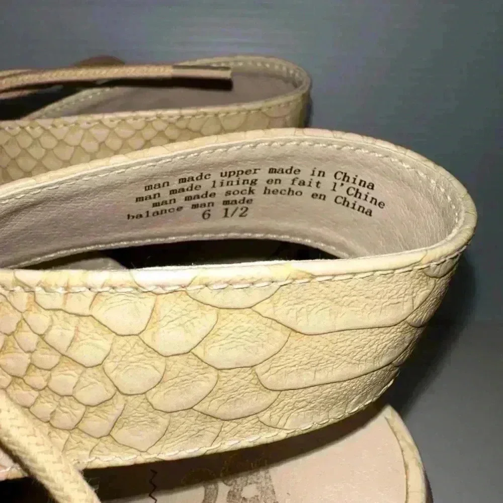 Born In California Sandals Stacked Heel Beige Lite Tan Faux Snakeskin Size 6 1/2